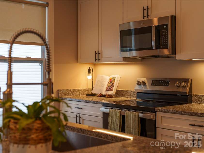 95 Eastabrook Avenue, Brevard, NC 28712.  MLS# CAR4332196, YatesRealty ID 14625. 