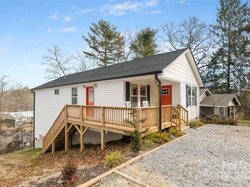95 Eastabrook Avenue, Brevard, NC 28712.  MLS# CAR4332196, YatesRealty ID 14625. 