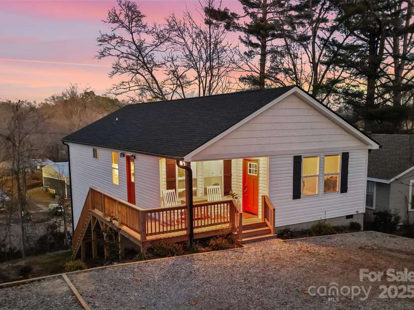 95 Eastabrook Avenue, Brevard, NC 28712.  MLS# CAR4332196, YatesRealty ID 14625. 