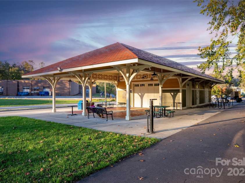 95 Eastabrook Avenue, Brevard, NC 28712.  MLS# CAR4332196, YatesRealty ID 14625. 