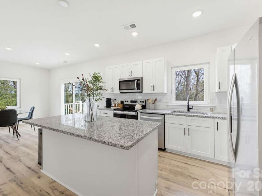 1928 46th Avenue Drive, Hickory, NC 28601.  MLS# CAR4365486, YatesRealty ID 14627. 