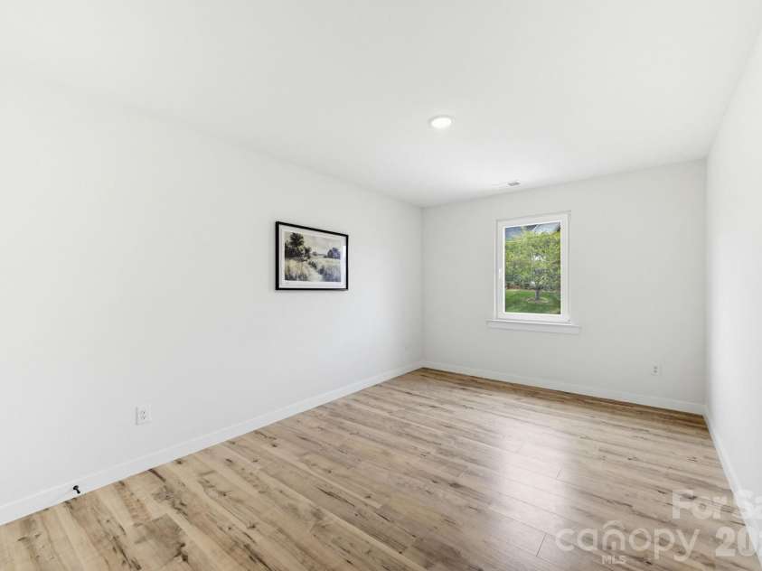 1928 46th Avenue Drive, Hickory, NC 28601.  MLS# CAR4365486, YatesRealty ID 14627. 