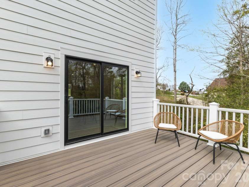 1928 46th Avenue Drive, Hickory, NC 28601.  MLS# CAR4365486, YatesRealty ID 14627. 