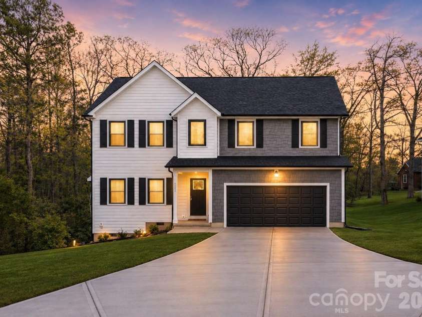 1928 46th Avenue Drive, Hickory, NC 28601.  MLS# CAR4365486, YatesRealty ID 14627. 