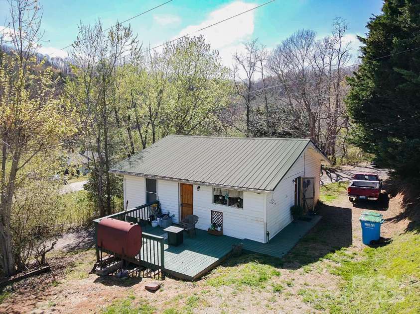 6 & 10 Lands End Drive, Candler, NC 28715.  MLS# CAR4242356, YatesRealty ID 14627. 