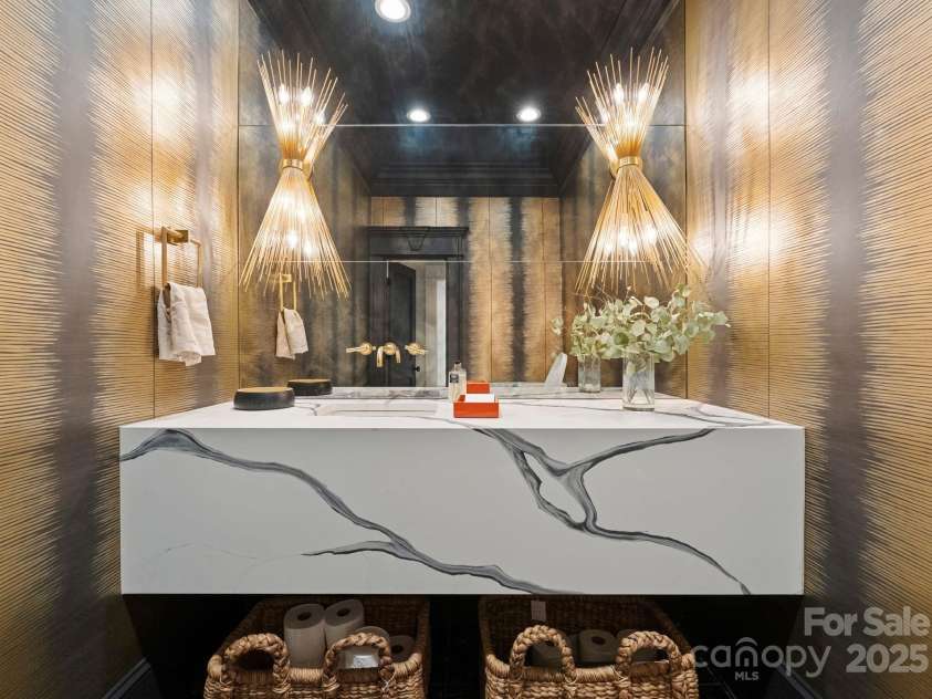 1550 Queens Road, Charlotte, NC 28207.  MLS# CAR4301209, YatesRealty ID 14628. 