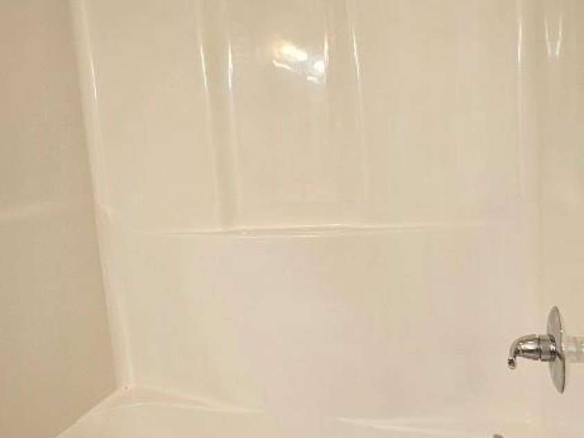 2820 Bellhaven Circle, Charlotte, NC 28214.  MLS# CAR4260517, YatesRealty ID 14629. Back full bathroom
