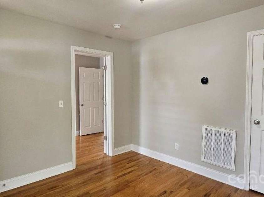 2820 Bellhaven Circle, Charlotte, NC 28214.  MLS# CAR4260517, YatesRealty ID 14629. Foyer/entry