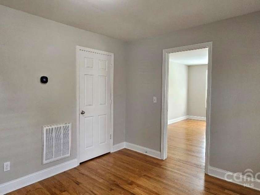 2820 Bellhaven Circle, Charlotte, NC 28214.  MLS# CAR4260517, YatesRealty ID 14629. Foyer/entry