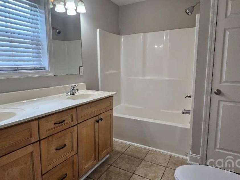 2820 Bellhaven Circle, Charlotte, NC 28214.  MLS# CAR4260517, YatesRealty ID 14629. Front full bathroom remodel