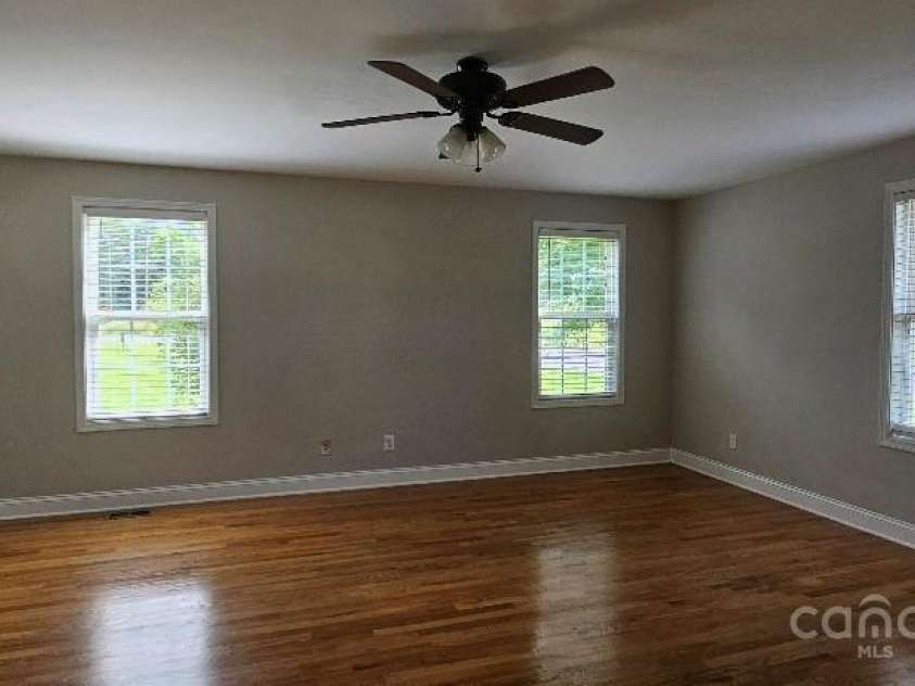 2820 Bellhaven Circle, Charlotte, NC 28214.  MLS# CAR4260517, YatesRealty ID 14629. Livingroom front of home