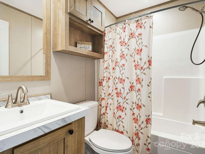 410 Fork Mountain Road, Bakersville, NC 28705.  MLS# CAR4264670, YatesRealty ID 14631. 