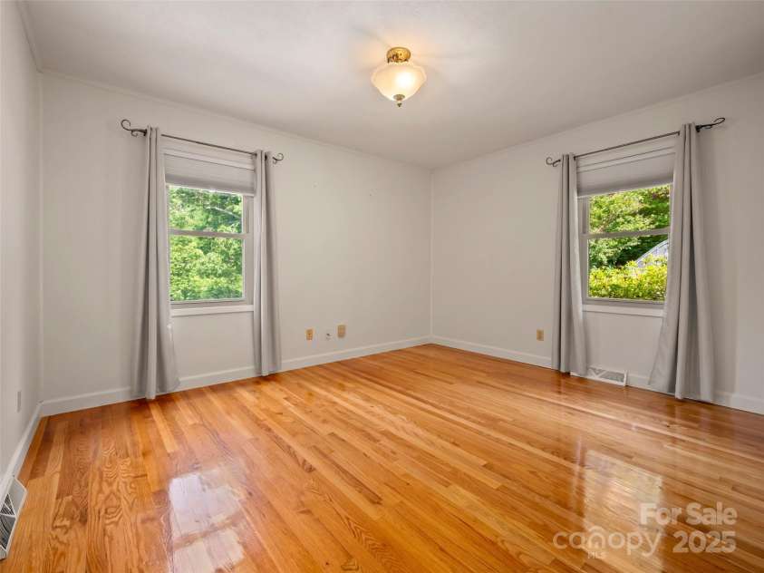 418 Mountain Page Road, Saluda, NC 28773.  MLS# CAR4315748, YatesRealty ID 14636. 