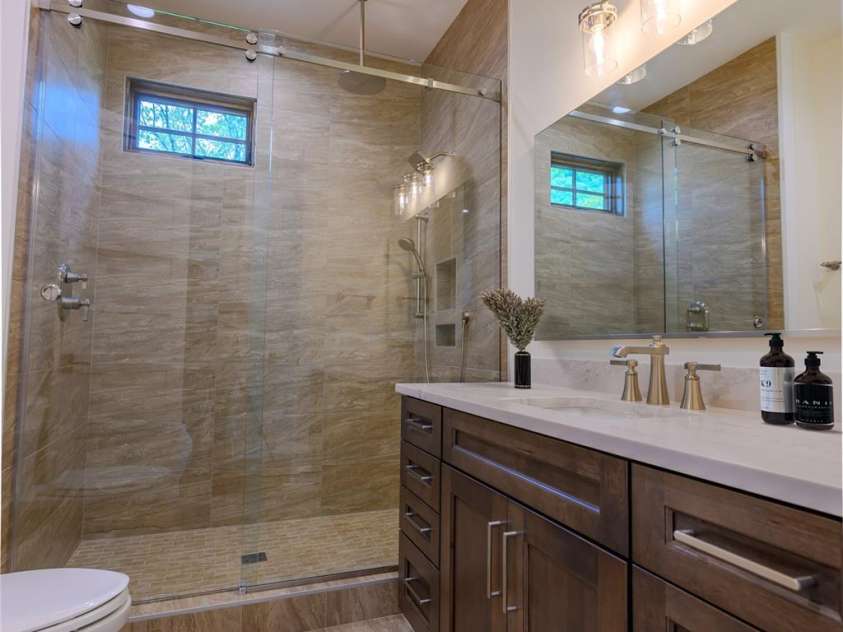 615 Macallan Drive, Waynesville, NC 28786.  MLS# CAR4262771, YatesRealty ID 14638. Lower Bath