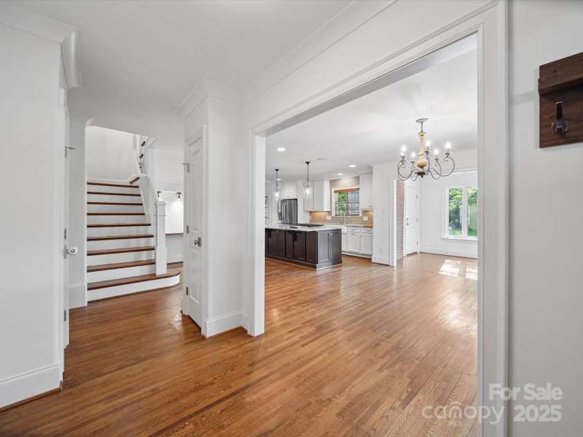 1009 Leigh Avenue, Charlotte, NC 28205.  MLS# CAR4244317, YatesRealty ID 14639. 