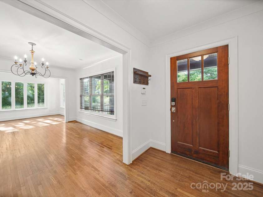 1009 Leigh Avenue, Charlotte, NC 28205.  MLS# CAR4244317, YatesRealty ID 14639. 
