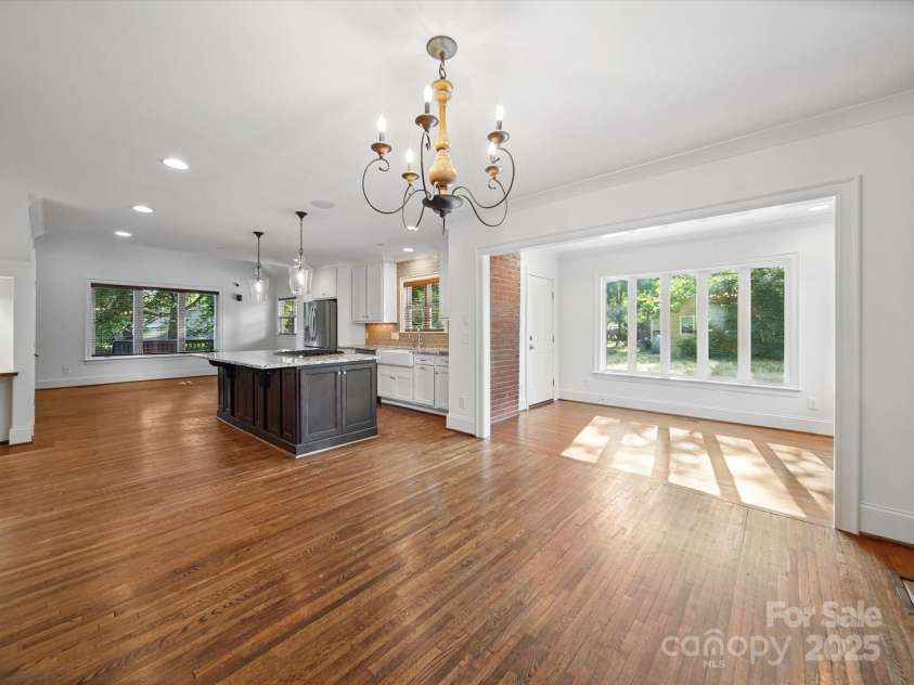 1009 Leigh Avenue, Charlotte, NC 28205.  MLS# CAR4244317, YatesRealty ID 14639. 