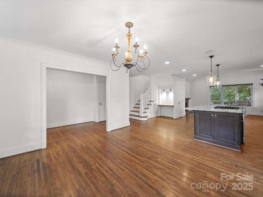 1009 Leigh Avenue, Charlotte, NC 28205.  MLS# CAR4244317, YatesRealty ID 14639. 