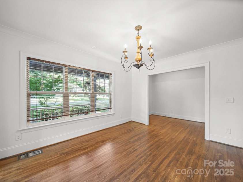 1009 Leigh Avenue, Charlotte, NC 28205.  MLS# CAR4244317, YatesRealty ID 14639. 