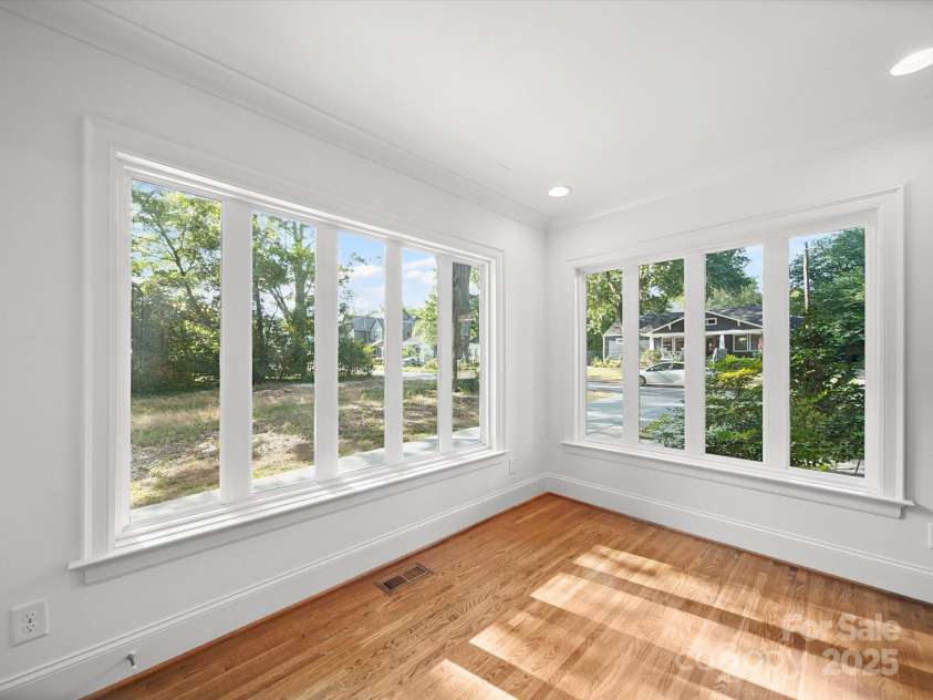 1009 Leigh Avenue, Charlotte, NC 28205.  MLS# CAR4244317, YatesRealty ID 14639. 