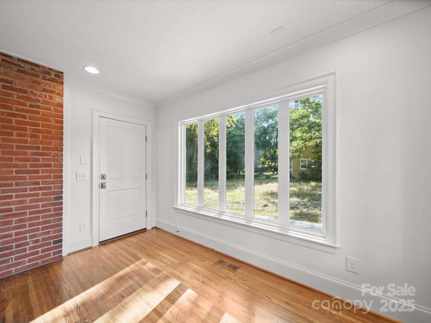 1009 Leigh Avenue, Charlotte, NC 28205.  MLS# CAR4244317, YatesRealty ID 14639. 