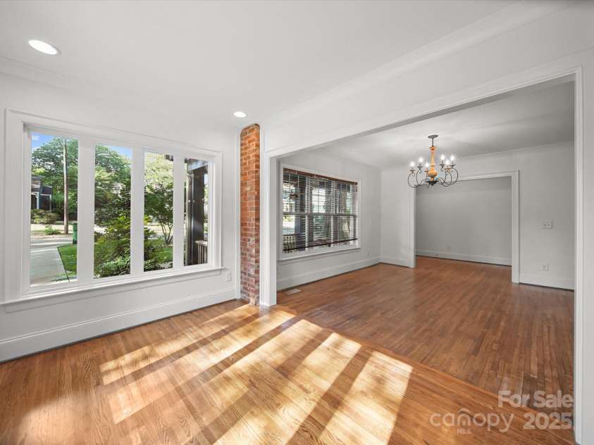 1009 Leigh Avenue, Charlotte, NC 28205.  MLS# CAR4244317, YatesRealty ID 14639. 