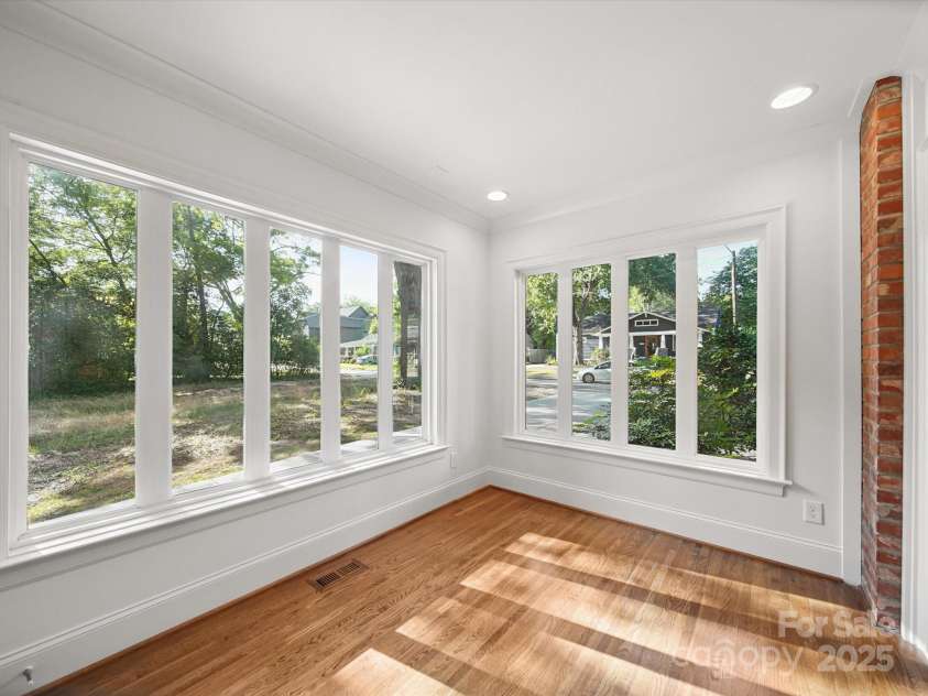 1009 Leigh Avenue, Charlotte, NC 28205.  MLS# CAR4244317, YatesRealty ID 14639. 