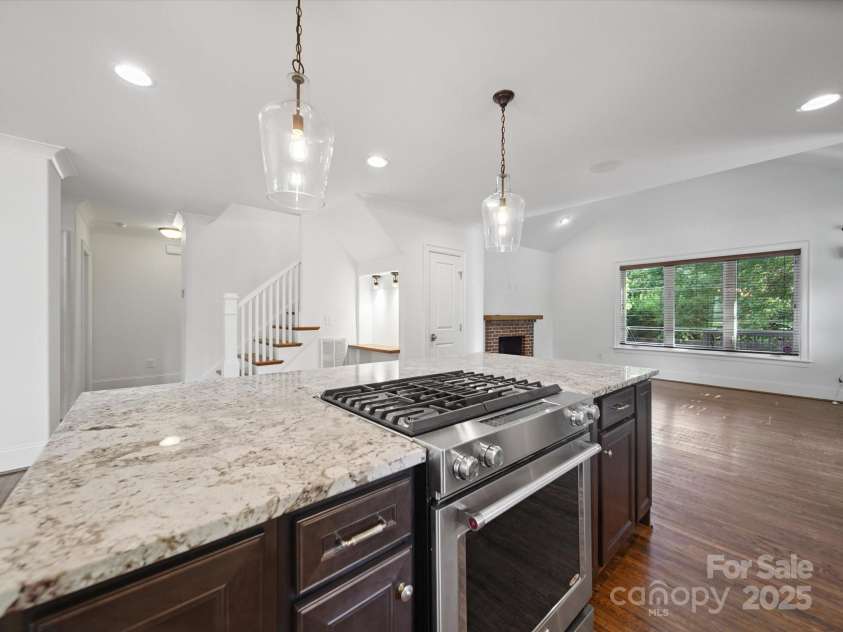 1009 Leigh Avenue, Charlotte, NC 28205.  MLS# CAR4244317, YatesRealty ID 14639. 
