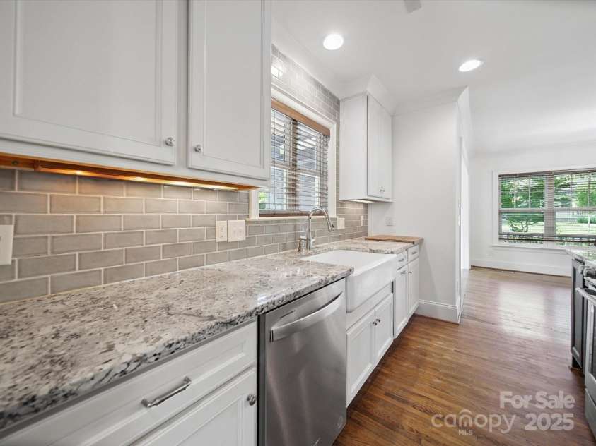 1009 Leigh Avenue, Charlotte, NC 28205.  MLS# CAR4244317, YatesRealty ID 14639. 