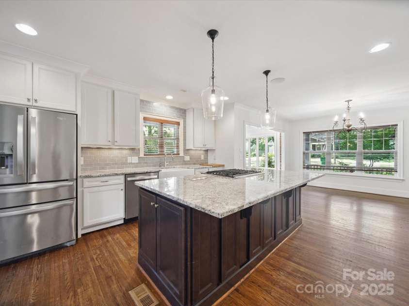 1009 Leigh Avenue, Charlotte, NC 28205.  MLS# CAR4244317, YatesRealty ID 14639. 