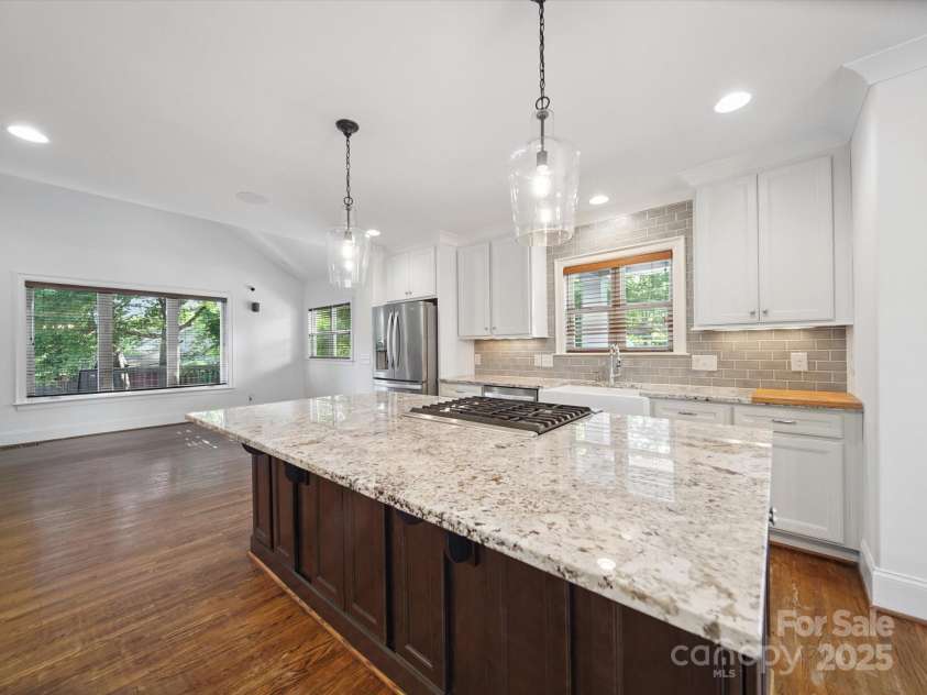 1009 Leigh Avenue, Charlotte, NC 28205.  MLS# CAR4244317, YatesRealty ID 14639. 