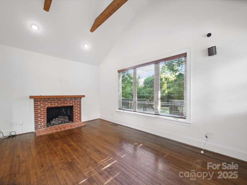 1009 Leigh Avenue, Charlotte, NC 28205.  MLS# CAR4244317, YatesRealty ID 14639. 