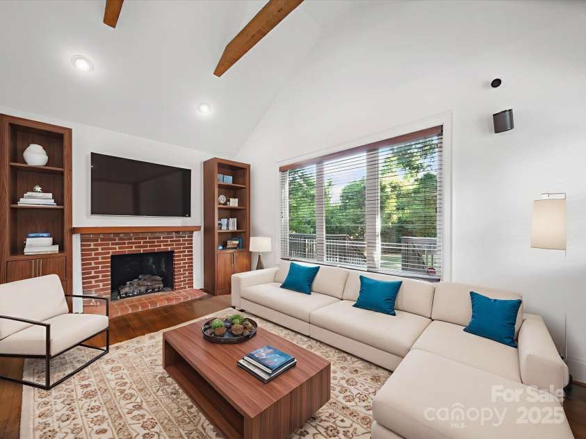 1009 Leigh Avenue, Charlotte, NC 28205.  MLS# CAR4244317, YatesRealty ID 14639. 