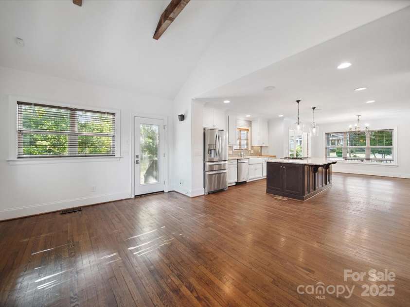1009 Leigh Avenue, Charlotte, NC 28205.  MLS# CAR4244317, YatesRealty ID 14639. 