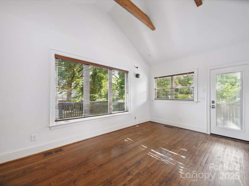 1009 Leigh Avenue, Charlotte, NC 28205.  MLS# CAR4244317, YatesRealty ID 14639. 