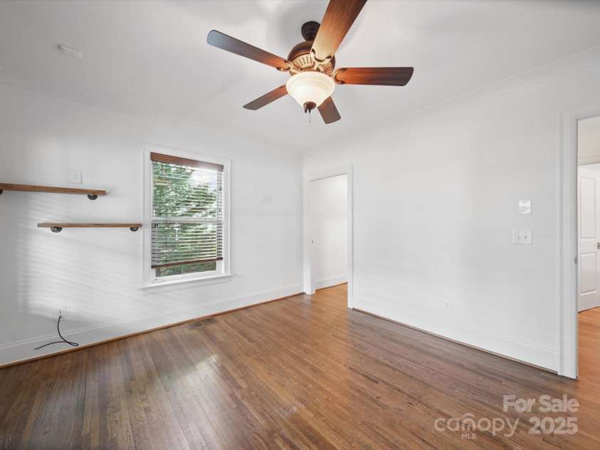 1009 Leigh Avenue, Charlotte, NC 28205.  MLS# CAR4244317, YatesRealty ID 14639. 