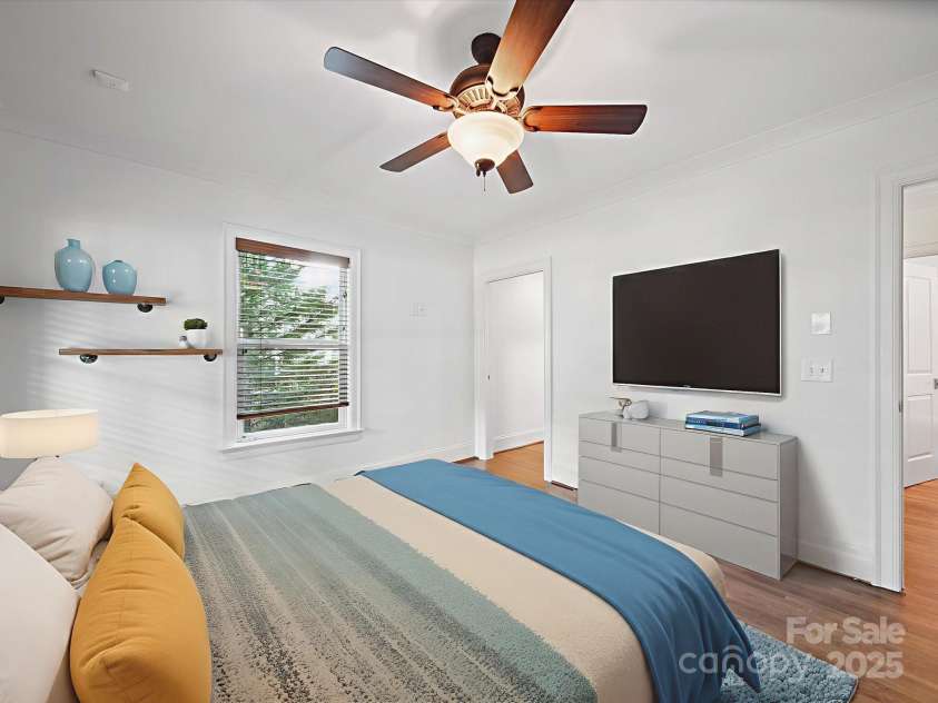 1009 Leigh Avenue, Charlotte, NC 28205.  MLS# CAR4244317, YatesRealty ID 14639. 