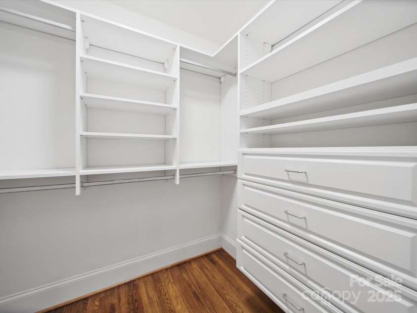 1009 Leigh Avenue, Charlotte, NC 28205.  MLS# CAR4244317, YatesRealty ID 14639. 