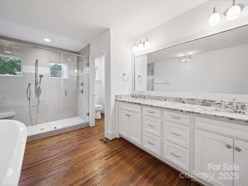 1009 Leigh Avenue, Charlotte, NC 28205.  MLS# CAR4244317, YatesRealty ID 14639. 