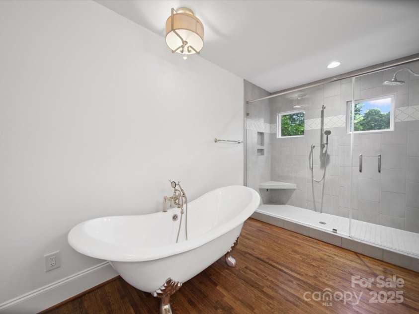 1009 Leigh Avenue, Charlotte, NC 28205.  MLS# CAR4244317, YatesRealty ID 14639. 