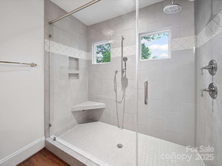 1009 Leigh Avenue, Charlotte, NC 28205.  MLS# CAR4244317, YatesRealty ID 14639. 