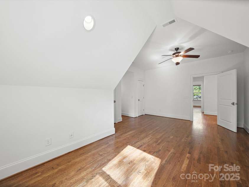1009 Leigh Avenue, Charlotte, NC 28205.  MLS# CAR4244317, YatesRealty ID 14639. 
