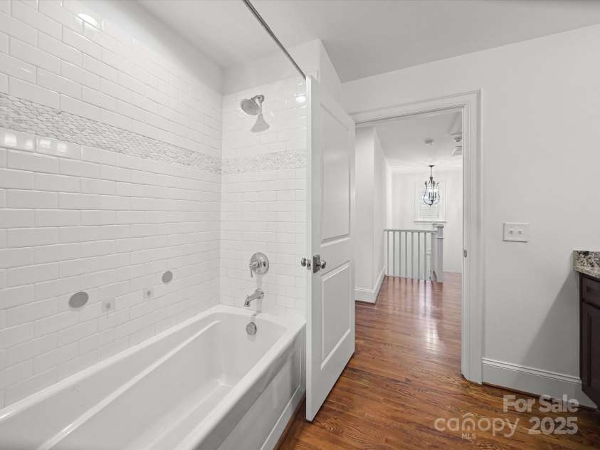 1009 Leigh Avenue, Charlotte, NC 28205.  MLS# CAR4244317, YatesRealty ID 14639. 