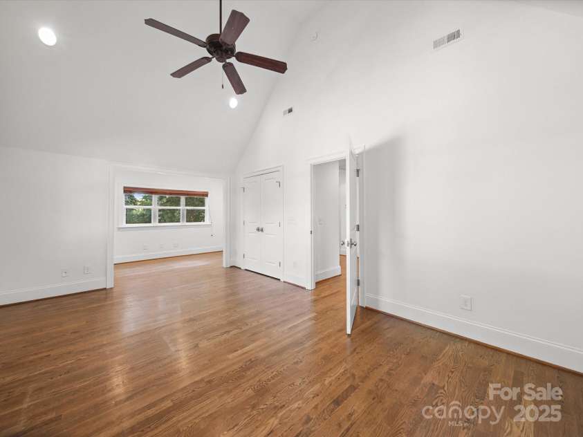 1009 Leigh Avenue, Charlotte, NC 28205.  MLS# CAR4244317, YatesRealty ID 14639. 