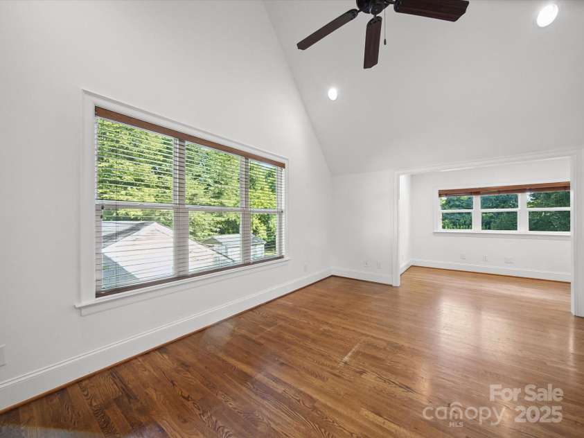 1009 Leigh Avenue, Charlotte, NC 28205.  MLS# CAR4244317, YatesRealty ID 14639. 