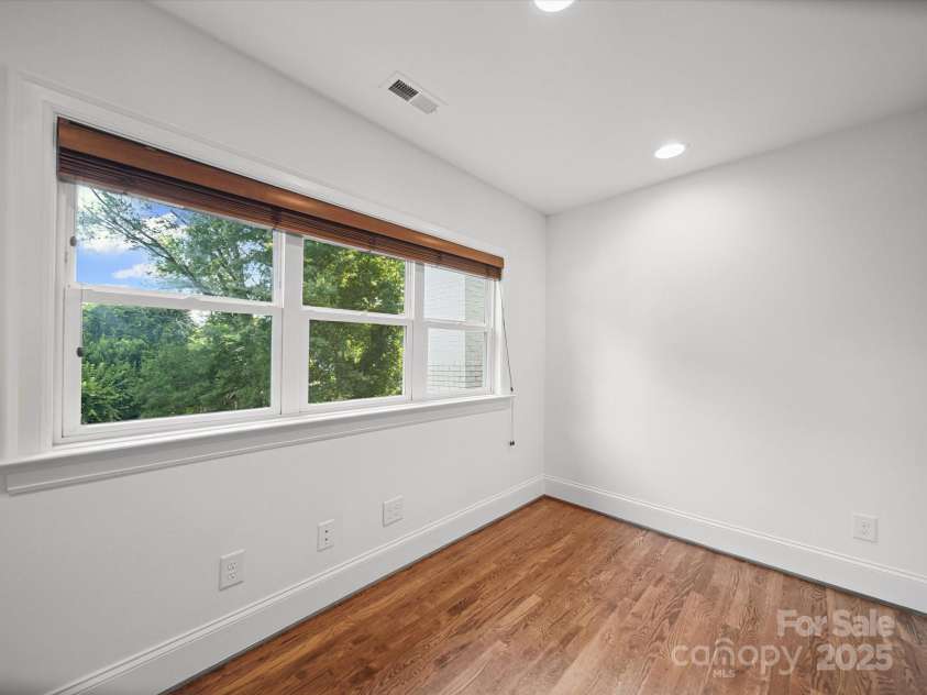 1009 Leigh Avenue, Charlotte, NC 28205.  MLS# CAR4244317, YatesRealty ID 14639. 