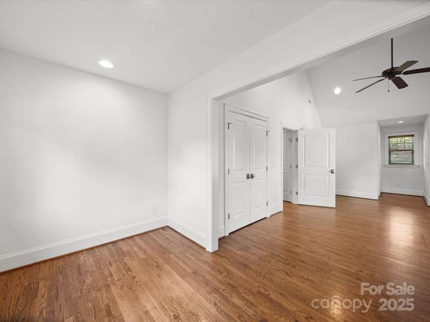 1009 Leigh Avenue, Charlotte, NC 28205.  MLS# CAR4244317, YatesRealty ID 14639. 