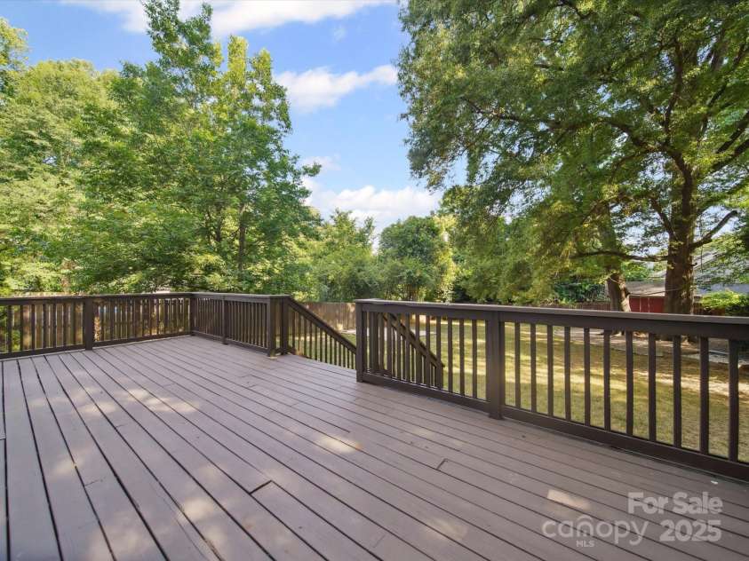 1009 Leigh Avenue, Charlotte, NC 28205.  MLS# CAR4244317, YatesRealty ID 14639. 