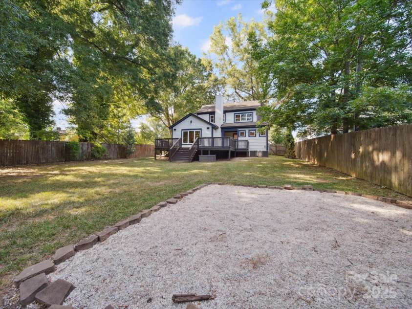 1009 Leigh Avenue, Charlotte, NC 28205.  MLS# CAR4244317, YatesRealty ID 14639. 