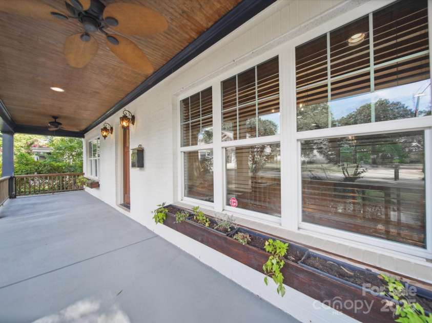 1009 Leigh Avenue, Charlotte, NC 28205.  MLS# CAR4244317, YatesRealty ID 14639. 